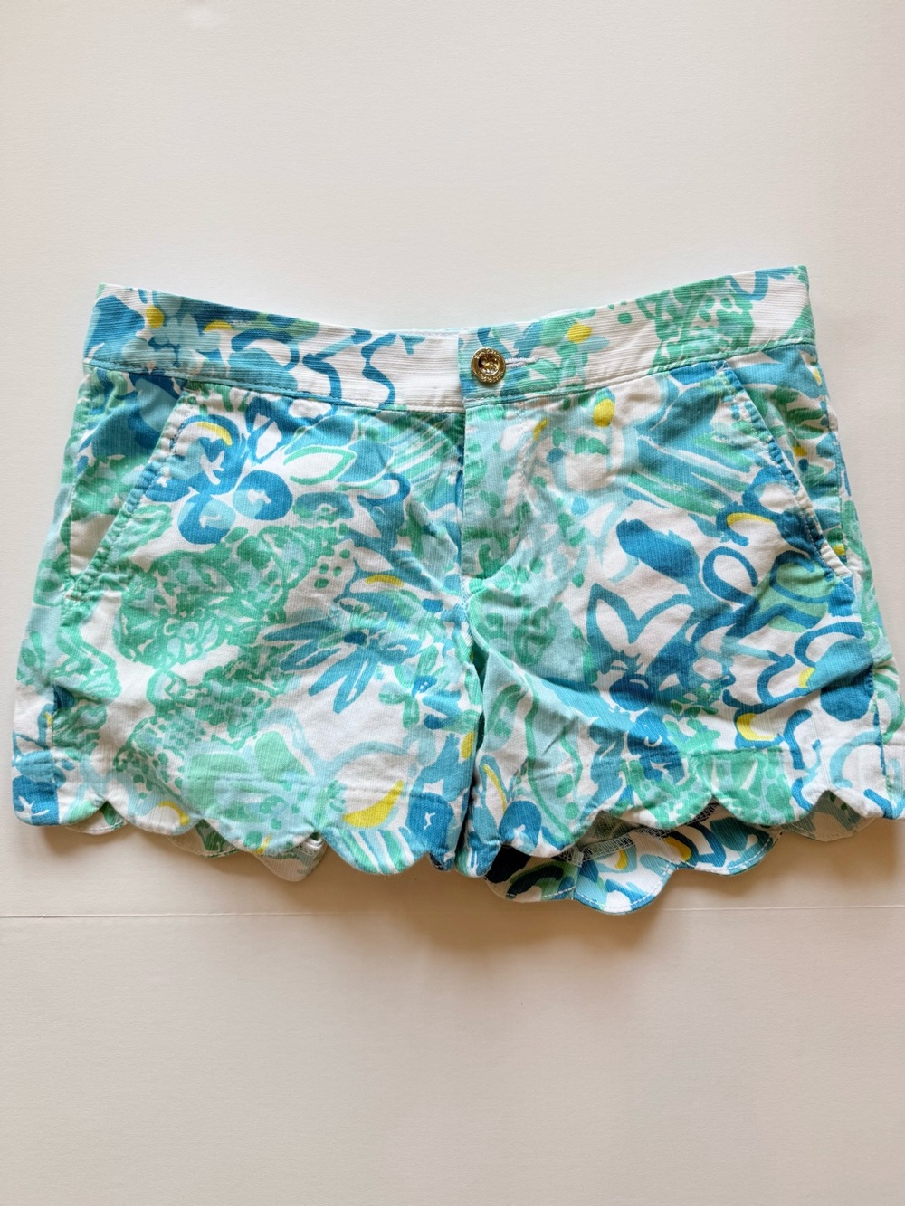 Lilly Pulitzer Women’s Buttercup  Floral Scallop Hem Shorts - Aqua Multi